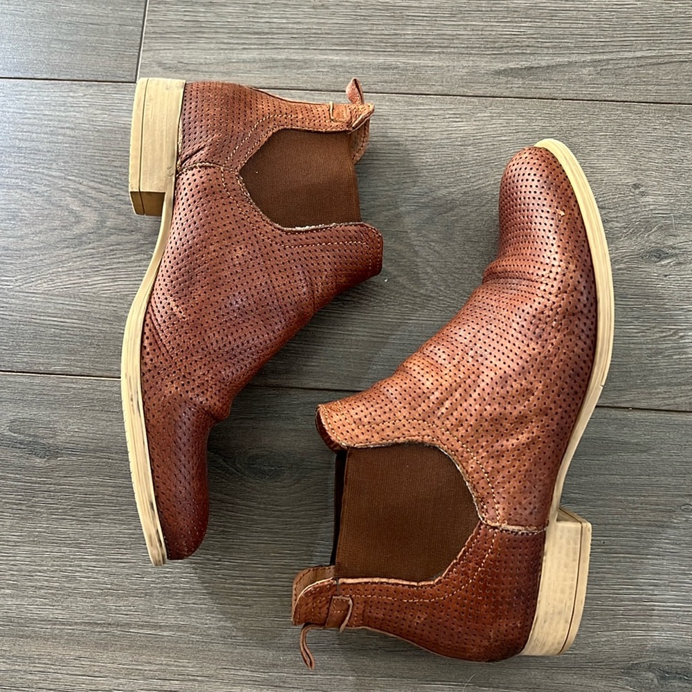 Bata Leather Chelsea Boot - Picture 6 of 8